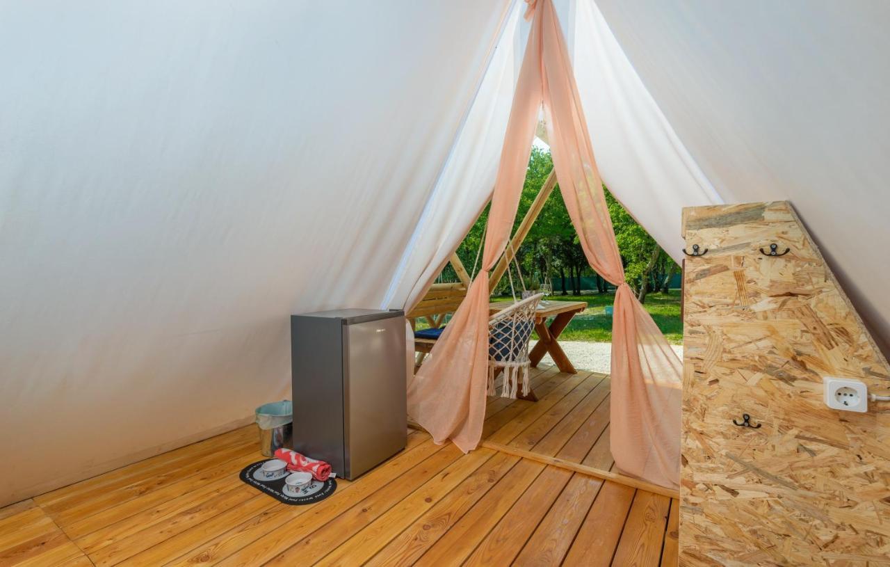 Eco Glamping- Fkk Nudist Camping Solaris โปเรช ภายนอก รูปภาพ